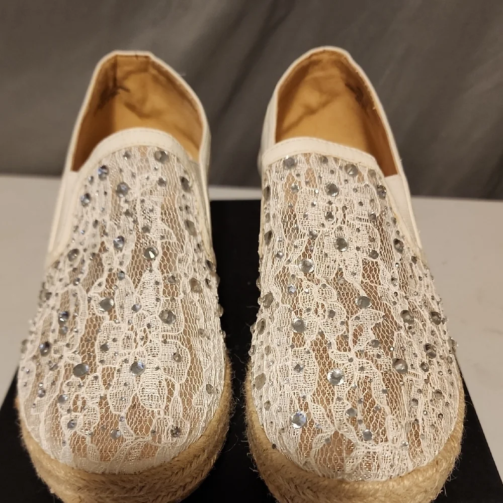 Elegant White Espadrilles with Intricate Lace Design